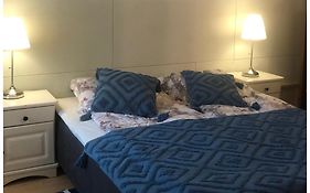 Stor Laegenhet I Elofstorps Missionshus